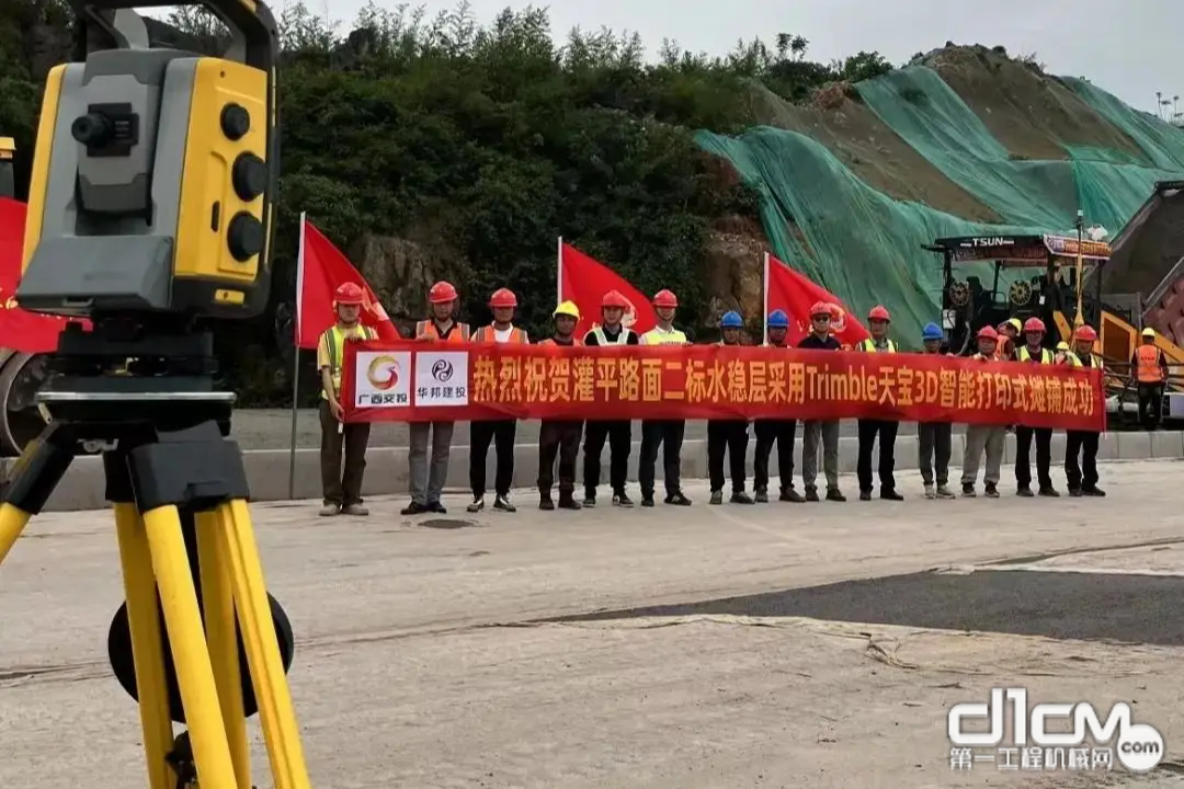 天宝3D智能“打印式”摊铺，服务华邦建投灌阳至平乐高速路项目