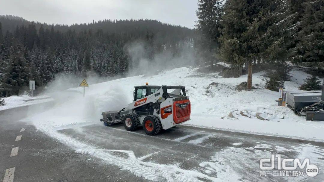 降温雨雪来袭：快把你的清雪属具山猫滑移准备出来