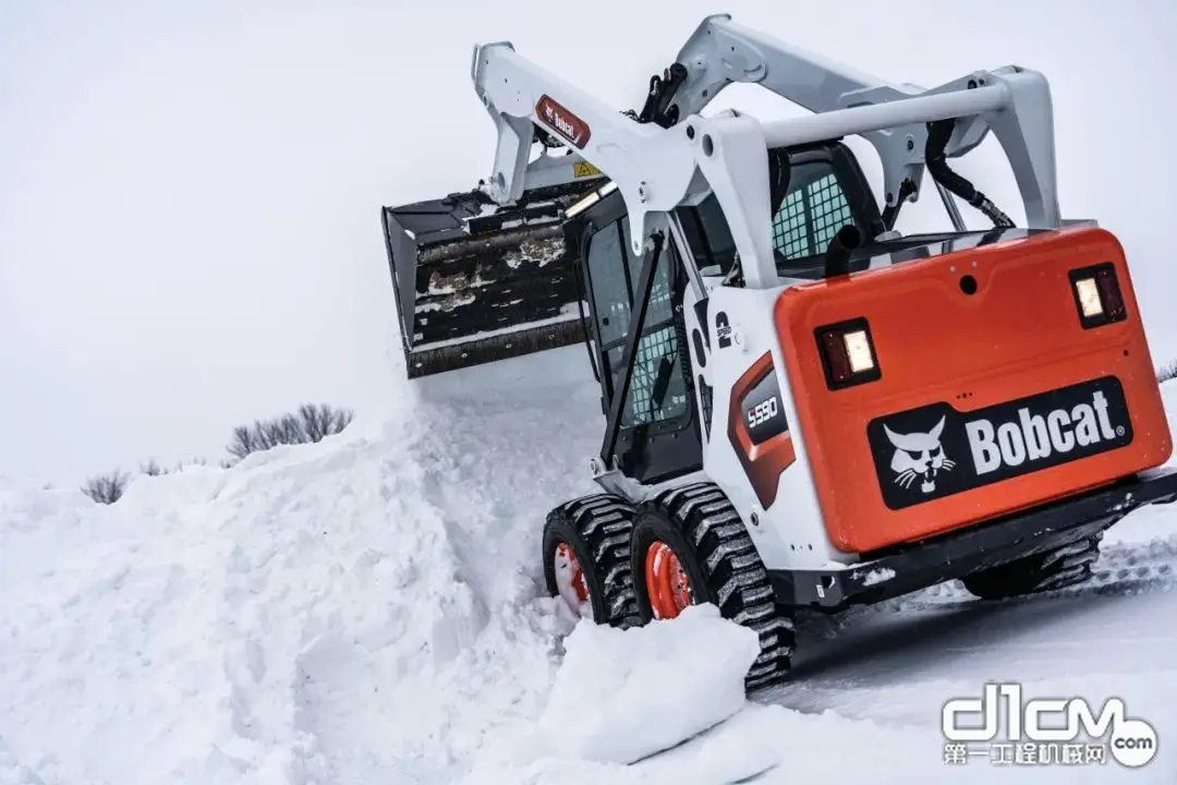 降温雨雪来袭：快把你的清雪属具山猫滑移准备出来