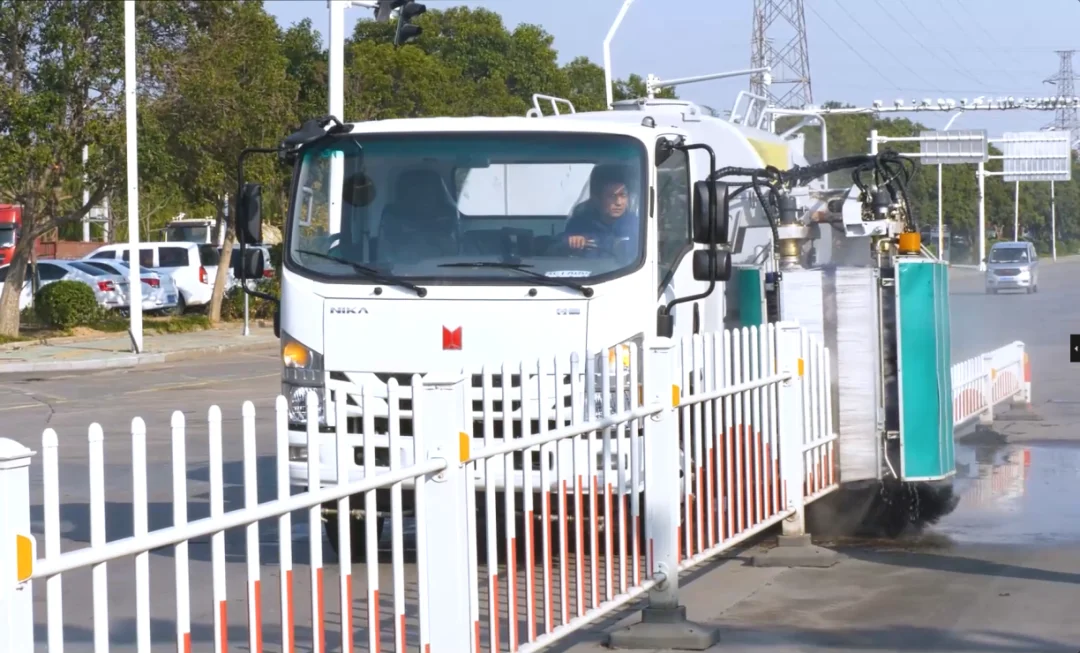 护栏清洗车1.png