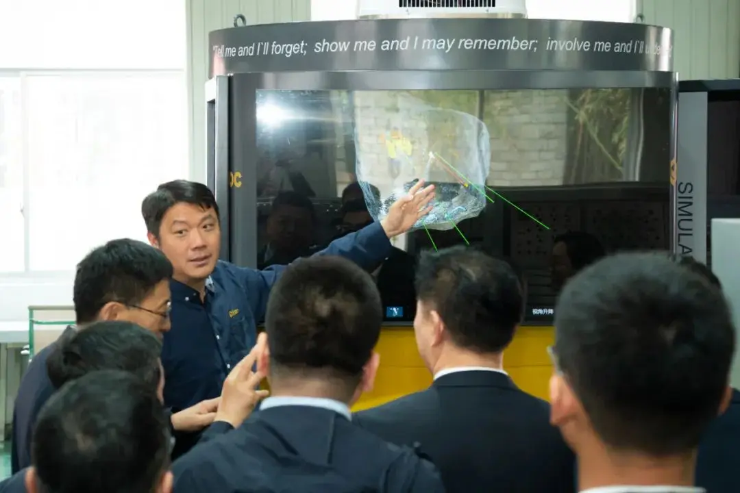安百拓地下凿岩台车模拟器交付助力矿业人才技能培养(图2)
