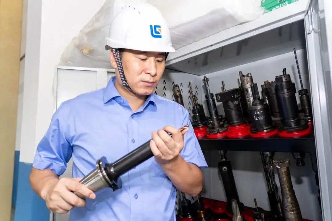 喜訊！柳工龐淇文榮評(píng)2025年大國(guó)工匠人才