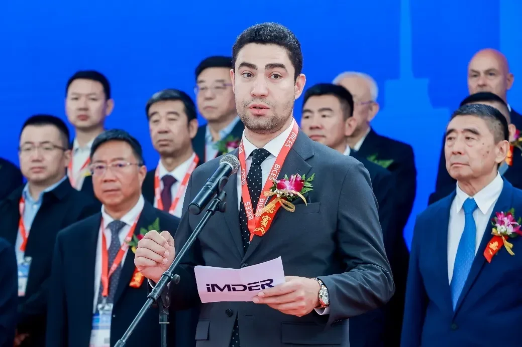 土耳其工程机械经销商和制造商协会秘书长优素福·伊吉特先生代表国际协会致辞