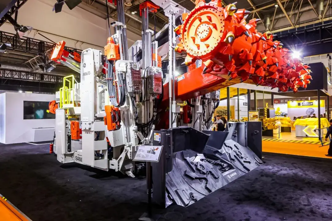 全球首秀!全自动掘锚一体机引领行业变革——2025煤炭展精彩回顾
