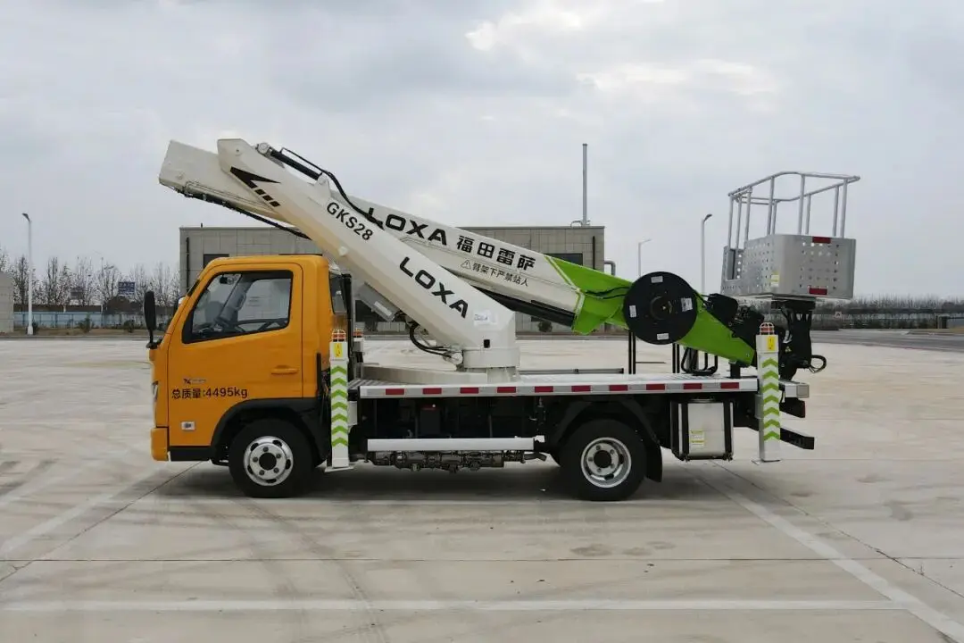 城市高空作业新搭档!福田雷萨28米高空作业车,灵活高效触手可及