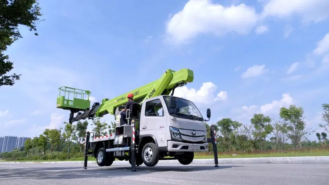 高品质 新标杆丨中联重科智能高机ZV28T蓝牌高空作业车赋能城市天际线