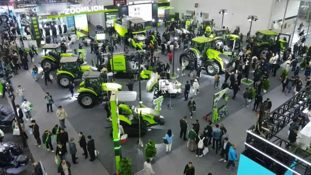20251026智领“丰”潮丨中联重科高端农机产品矩阵闪耀2025国际农机展.jpg