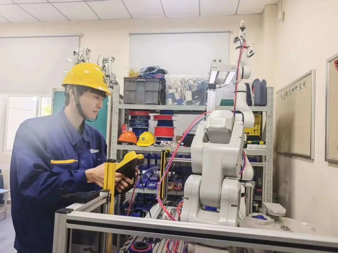 《小草集》第148期：从车间走出来的两位“全国奖”