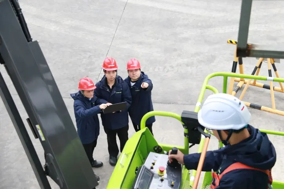筑牢高空智慧防线 | 中联重科智能安全帽获欧盟CE全套认证