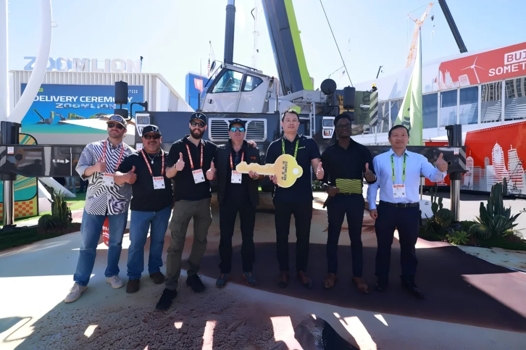 中联重科重磅交付国内出口美洲最大越野轮胎起重机